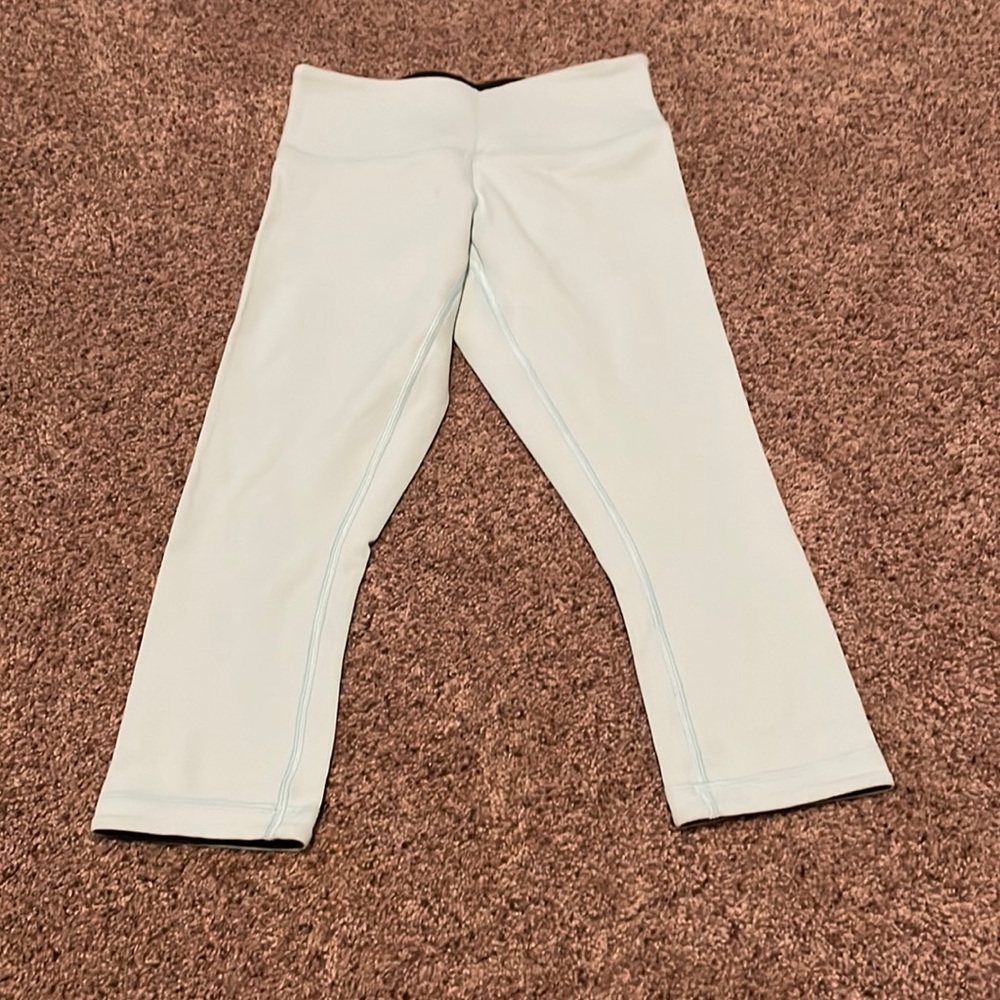 Lululemon mint green reversible crops size 4